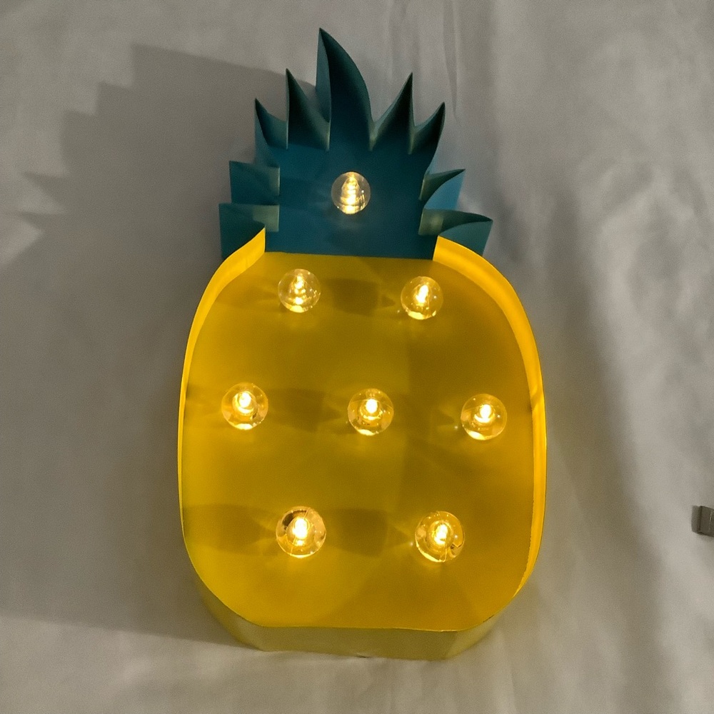 Talking Tables Led Pineapple Light Decor